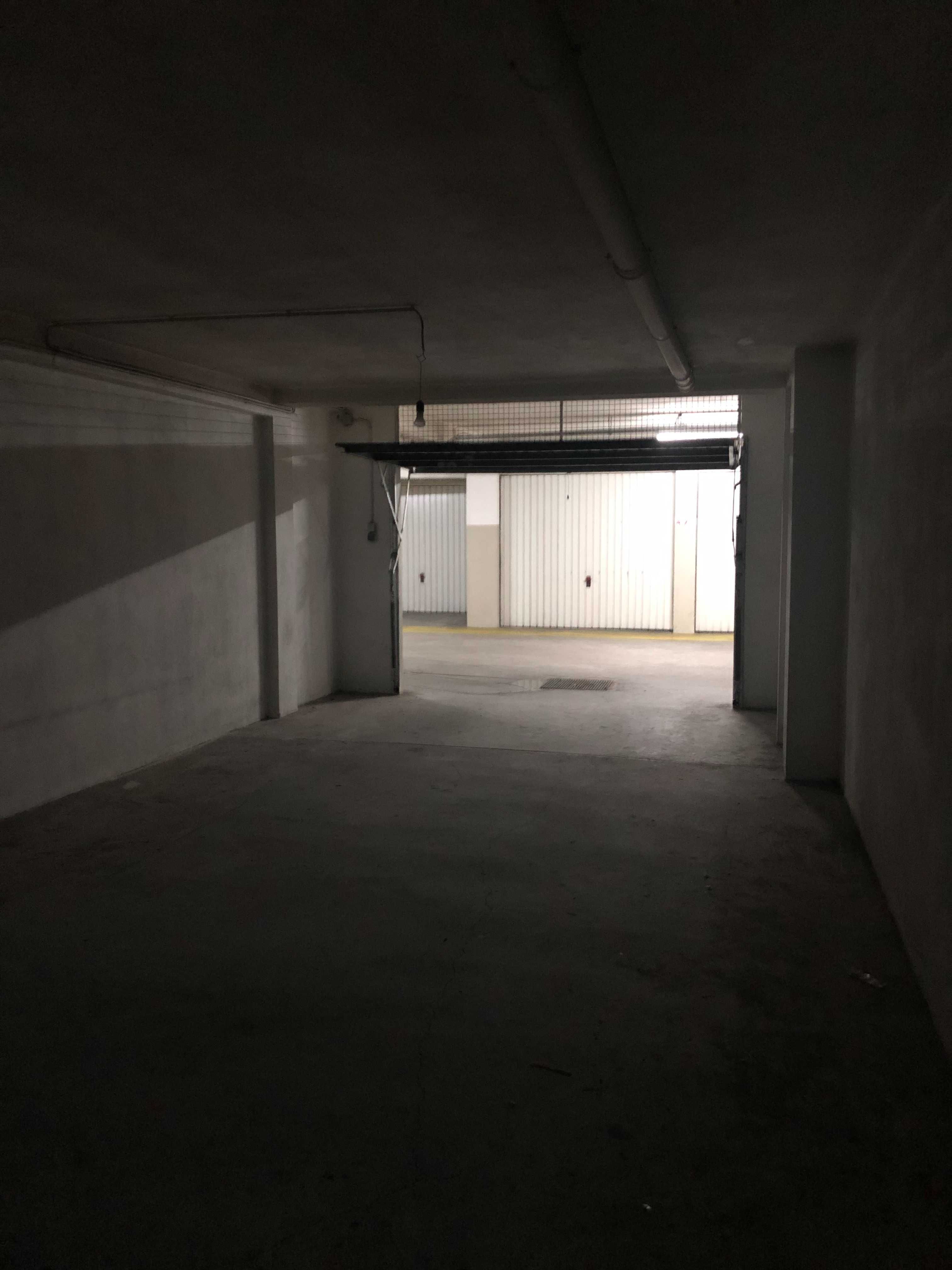 Garagem box fechada – 40,5 m² – junto ao Colégio dos Carvalhos