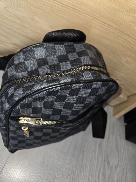 Louis Vuitton klasyczny sredni plecak logowany