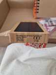 NOWY Power bank solarny 10000 mAh w drewnianej obudowie + dodatki