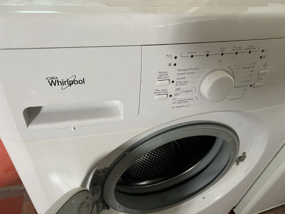 Maquina de lavar roupa whirlpool e frigorifico Zanussi
