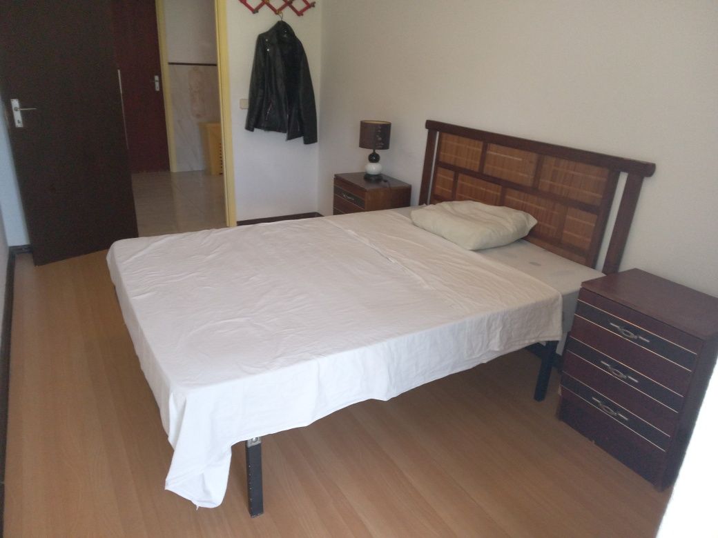 Alugo Quarto  Casal no Vale da Amoreira
