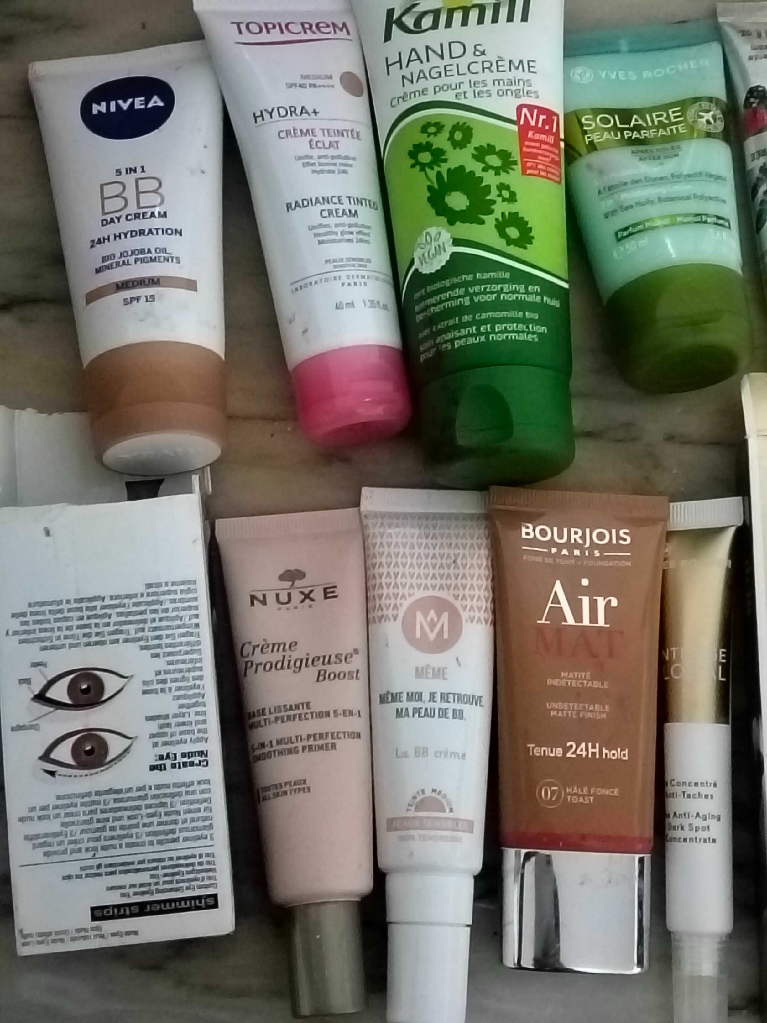 Cremes perfumes entre outras coisas