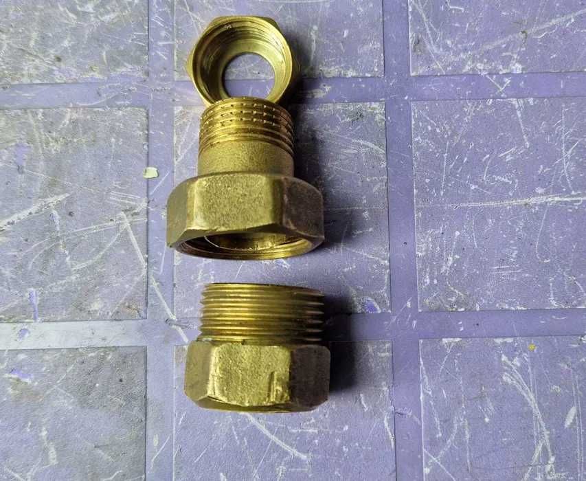 Śrubunek mosiężny prosty stożek 1/2" z nakrętką