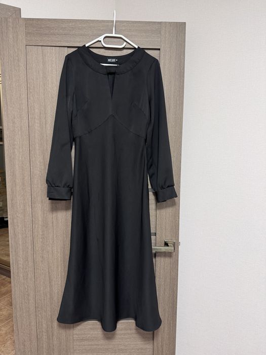 Елегантне плаття бренду Must Have