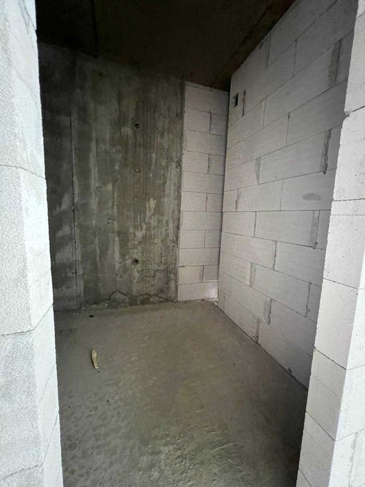 Двокімнатна світла квартира, басейн на будинку