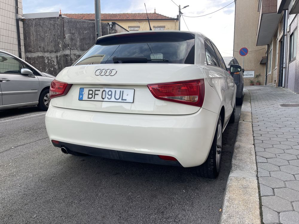 Audi A1 1.6 tdi 105cv versão sline exterior e interior