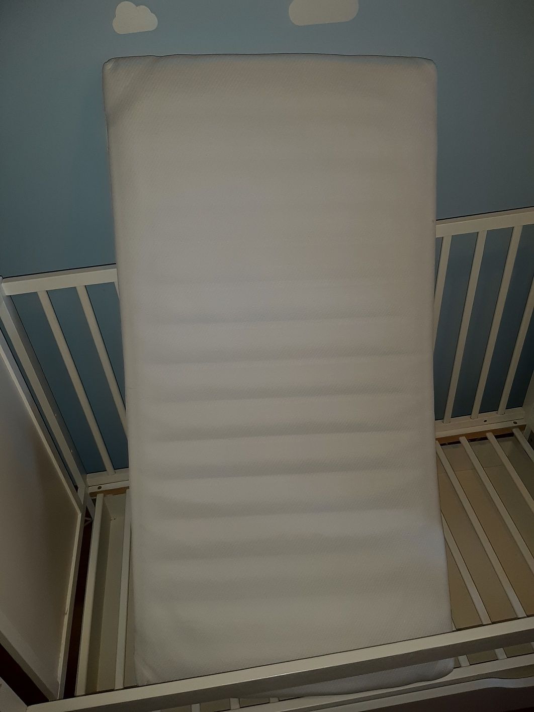 Biale łóżeczko 120x60 z materacem