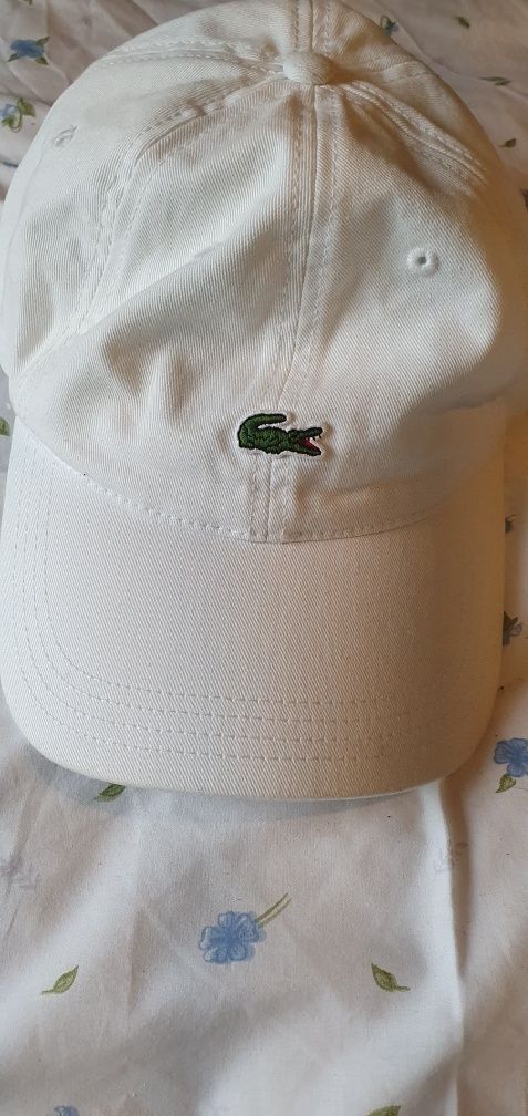 Chapéu branco lacoste