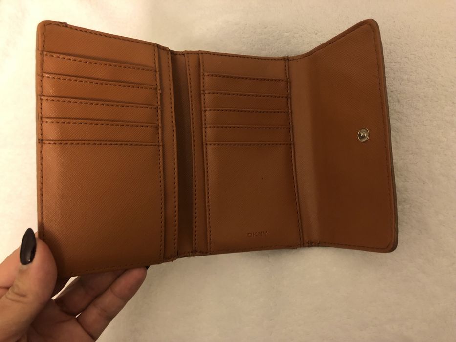 Carteira pele de crocodilo DKNY
