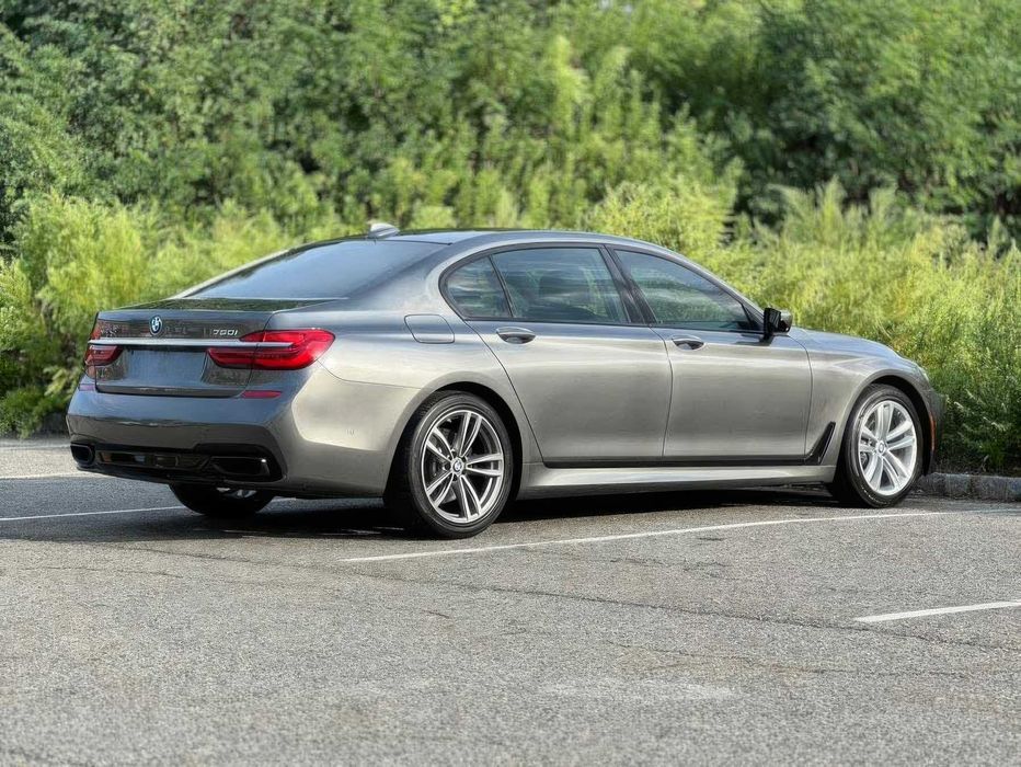 BMW 7 Series 750i xDrive      2016