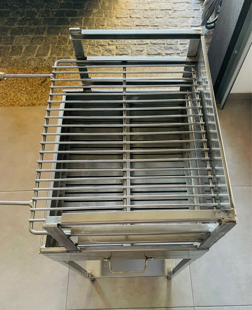 Grelhador em INOX ref. 316 com com 3 níveis, com 50x40x104 cm