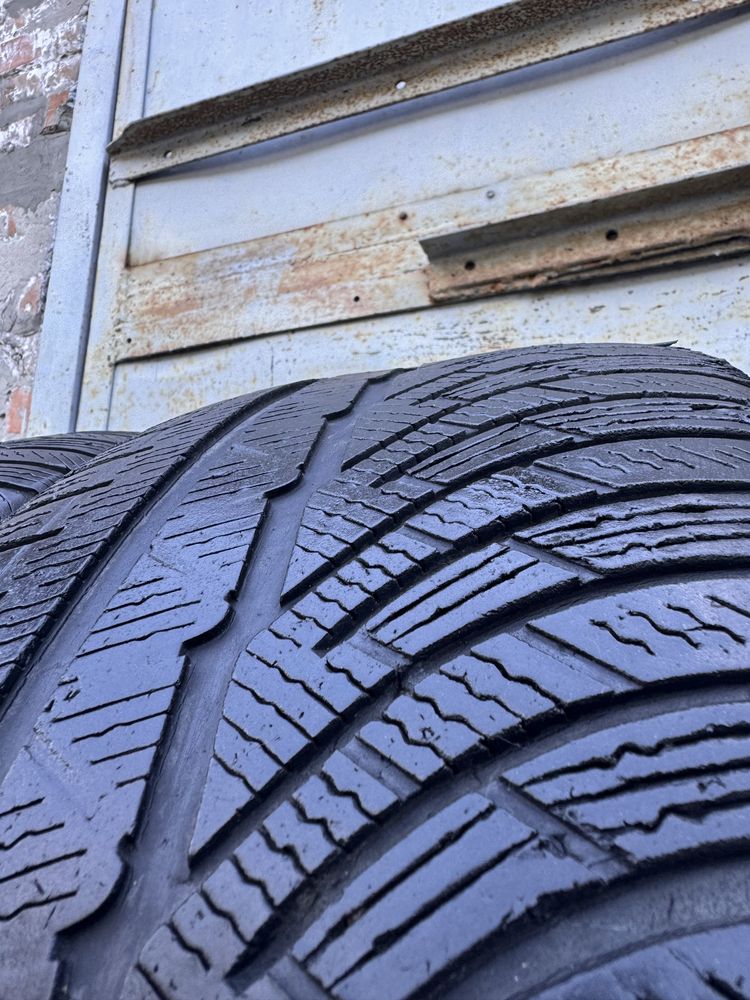 235/45 r18 Michelin Pilot Alpin PA4 зима (4.5 мм.) конец 2016 года