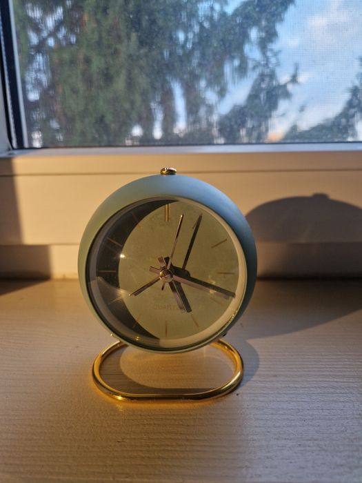 Budzik stojący, stylowy