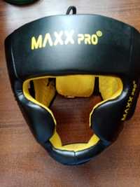 Перчатки і шлем для боксу