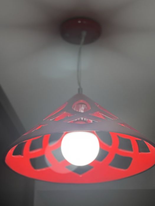 Люстра червона підвісна