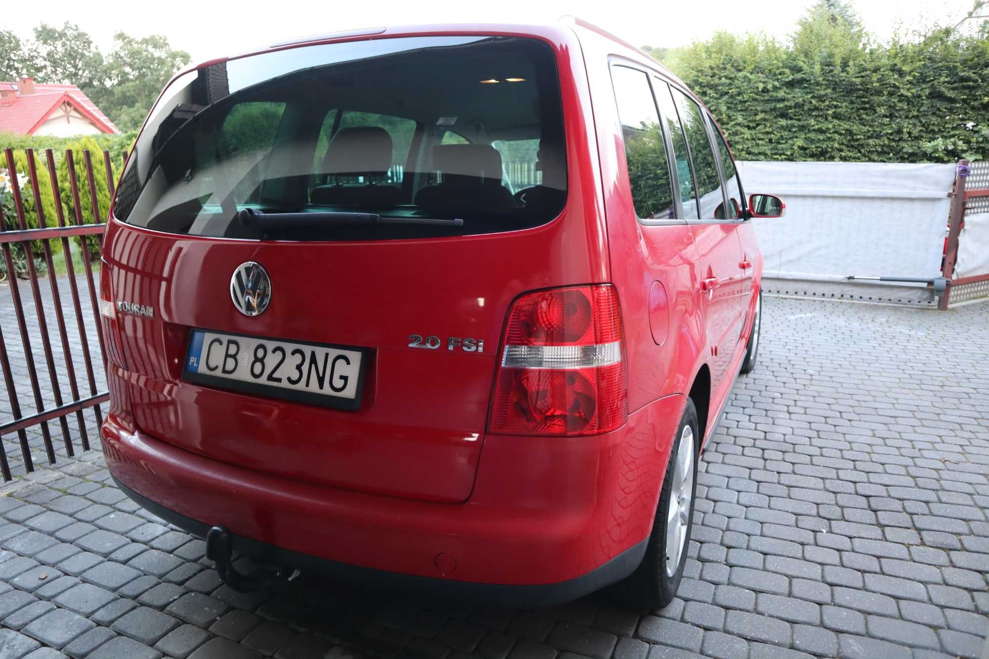 VW Touran Highline 7-osobowy/2.0 MPI/DSG
