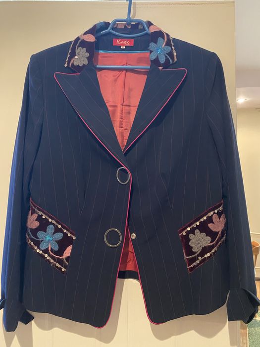 Трендовый костюм с ручной вышивкой