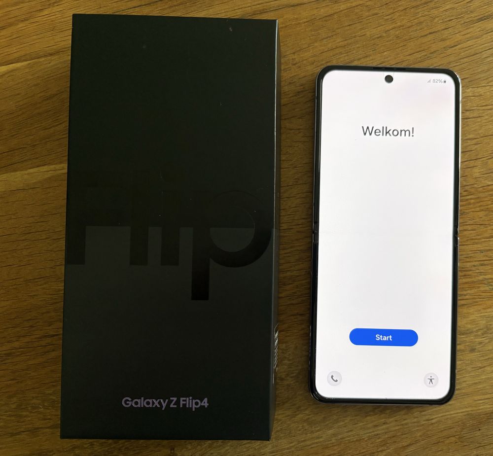 Samsung Galaxy Z Flip4 + Galaxy Watch4