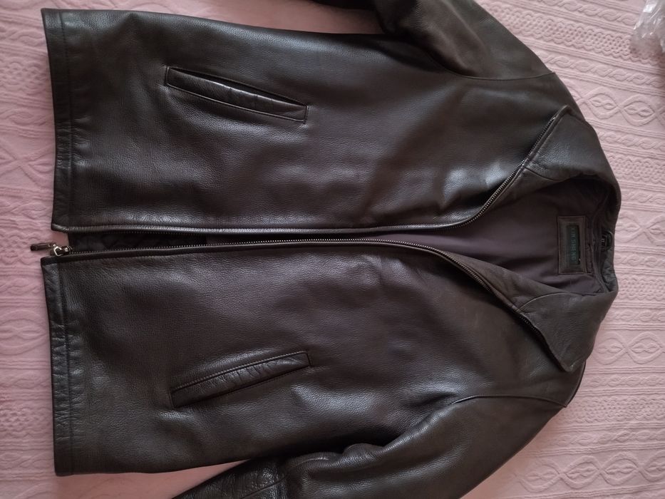 Шкіряна зимова чоловіча куртка.