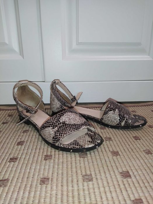 Жіночі босоніжки