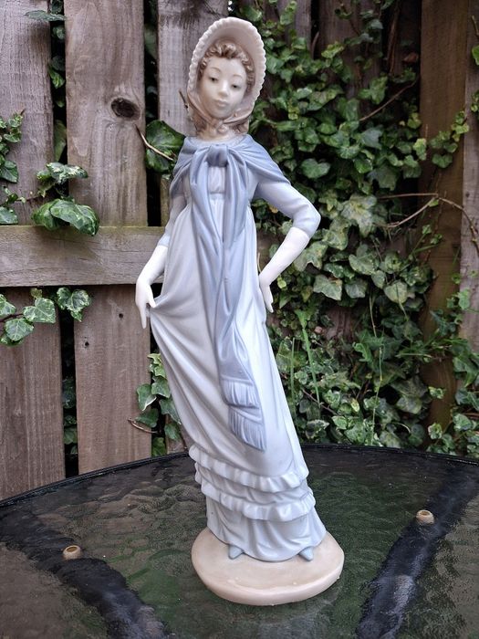 Figurka porcelanowa NAO Lladró 31 cm