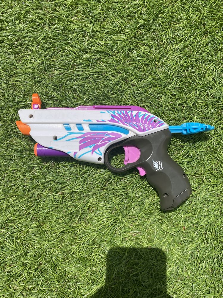 Nerf rosa e azul