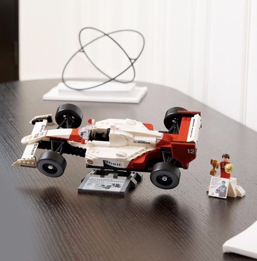 Klocki LEGO Icons McLaren MP4/4 i Ayrton Senna (10330)