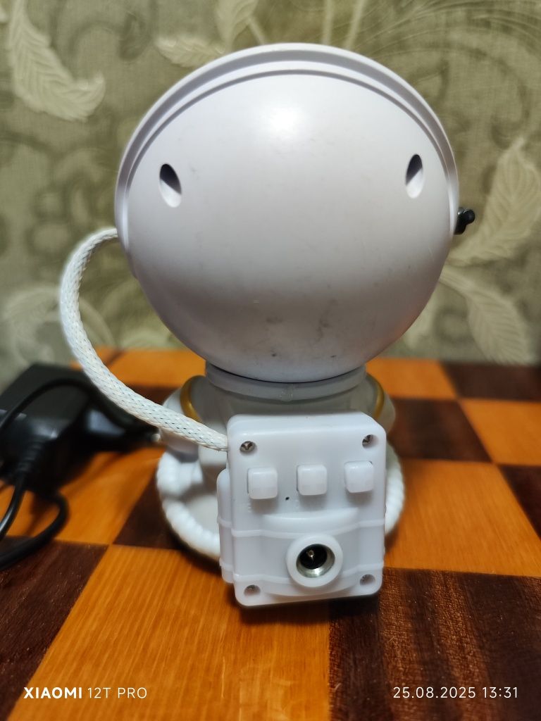 Продам игрушка для детей космонавт ночник