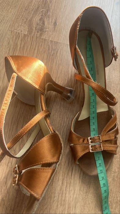 Бальні туфлі для латини