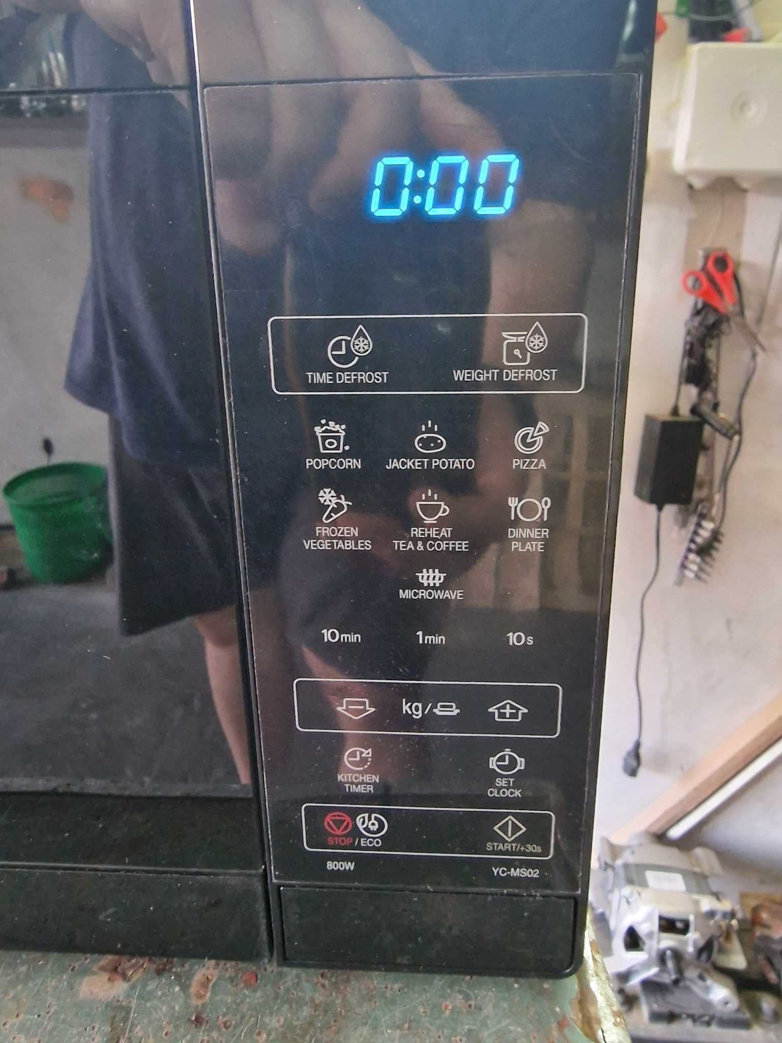 Kuchenka mikrofalowa Sharp. Na gwarancji.