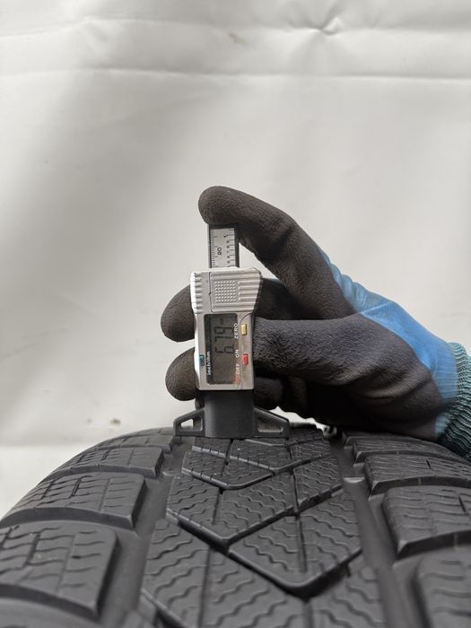 235/45/18 Pirelli Sottozero 3  94V 2020R