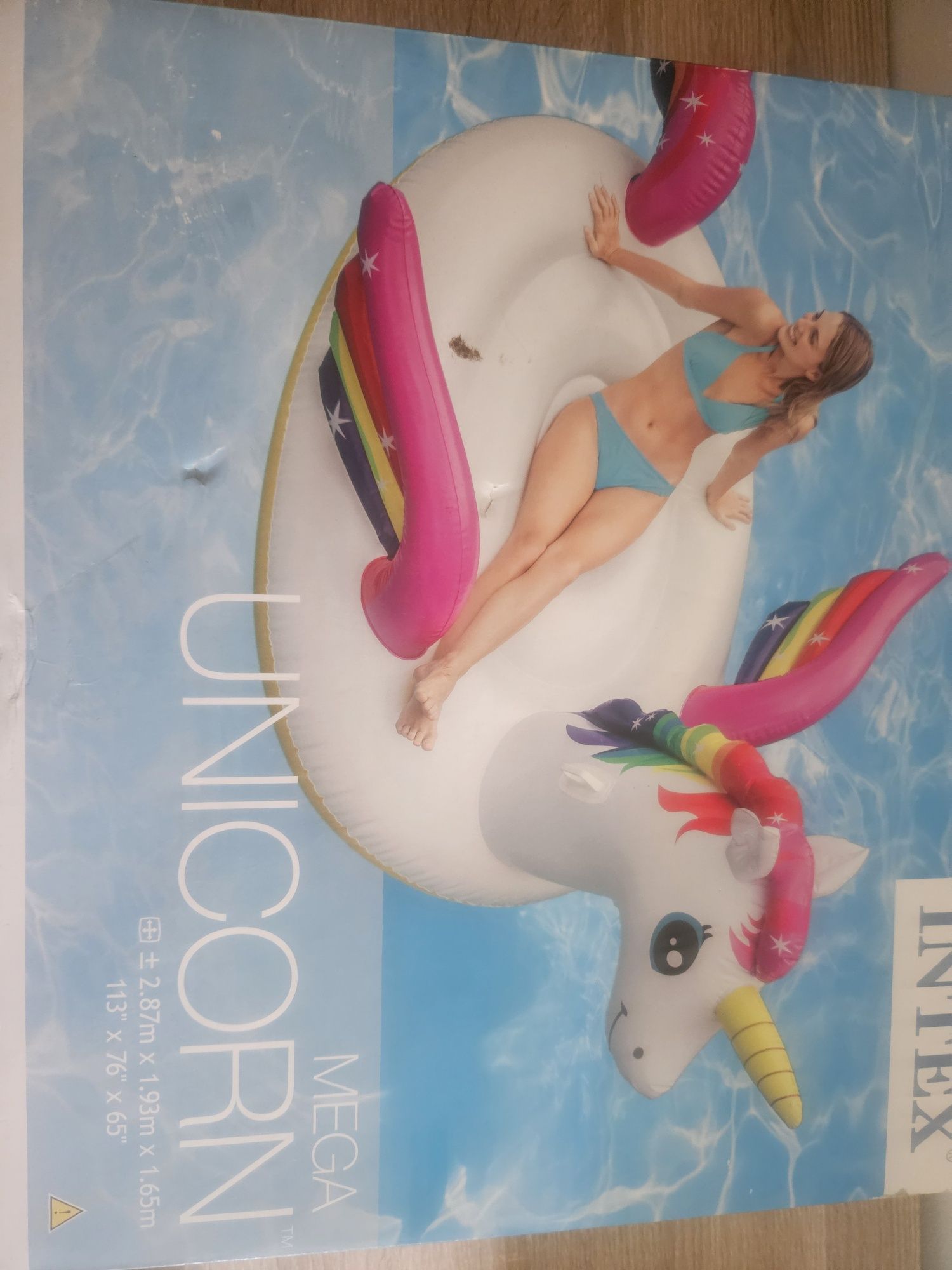 Mega Unicorn , wyspa do plywania