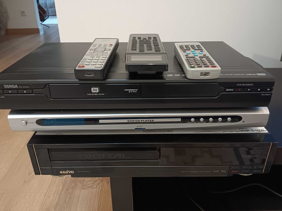 Sanyo leitor gravador VHS e leitores gravadores CD DVD Targa e Mitzai