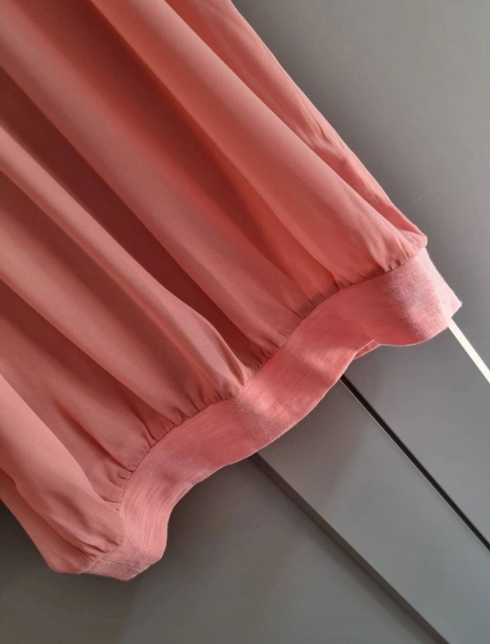 Nows elegancka bluzka pudrowy różowy bez rękawów Top Secret 36 S