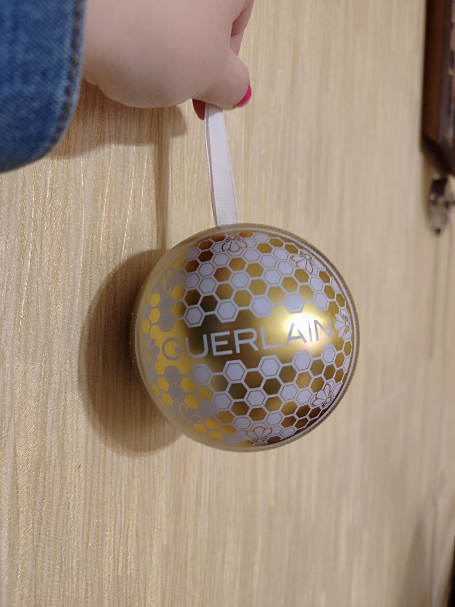 Новорічна кулька Guerlain