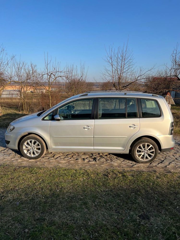 Продам volkswagen touran 1.4 tsi 2010 год