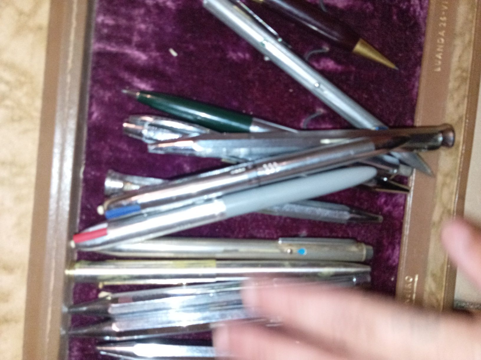 18 canetas antigas sem tinta