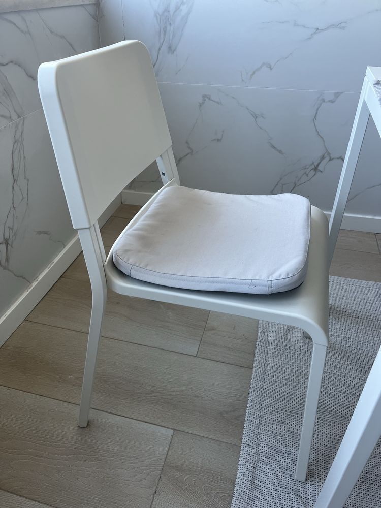 Mesa de refeição com 4 cadeiras