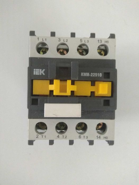 Контактор КМИ-22510 25А 220В
