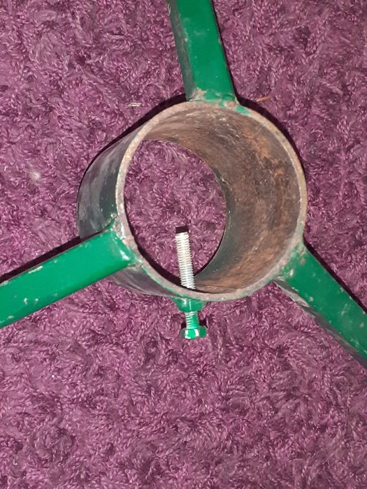 Підставка під ялинку. Тринога .