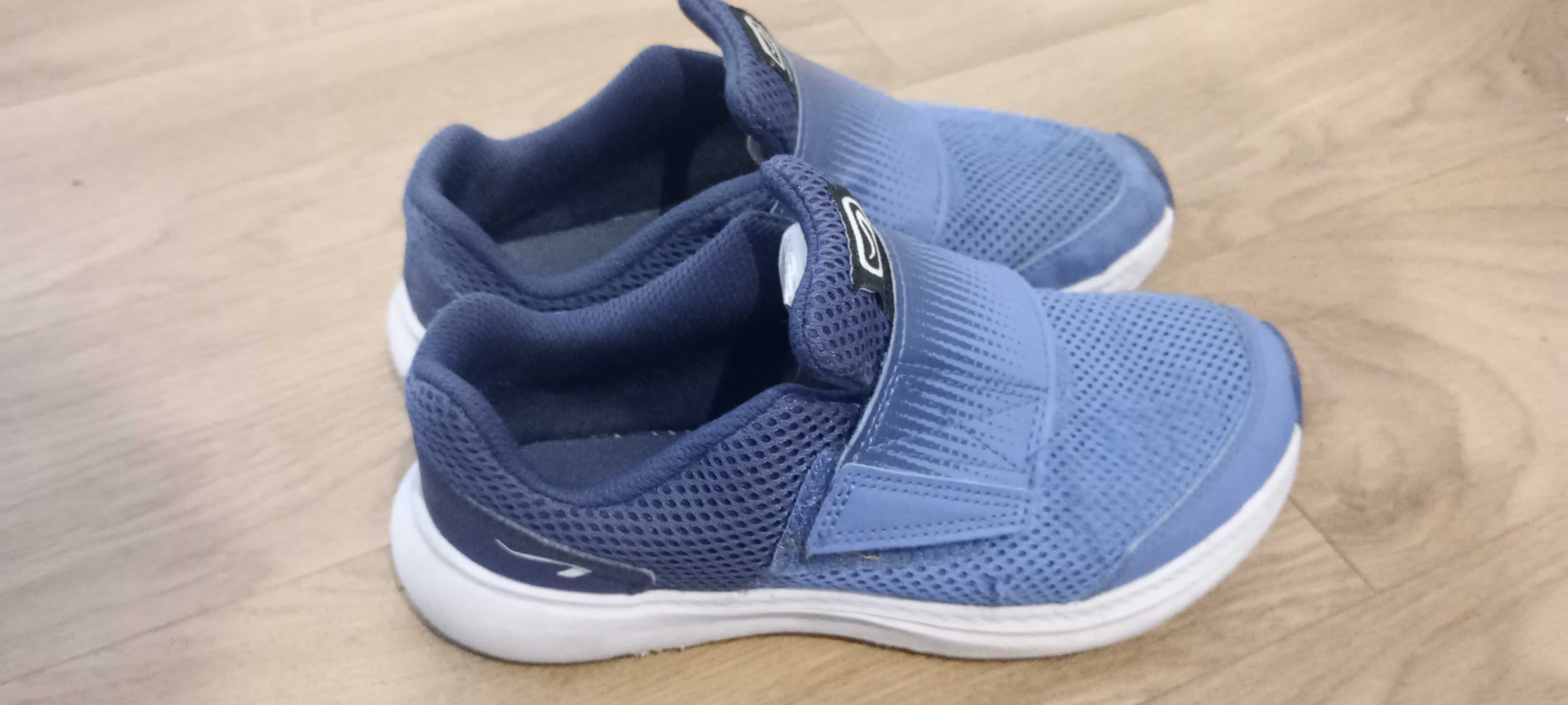 Buty Kilenji, na wf, do szkoły, rozmiar 34, Decathlon. Biała podeszwa