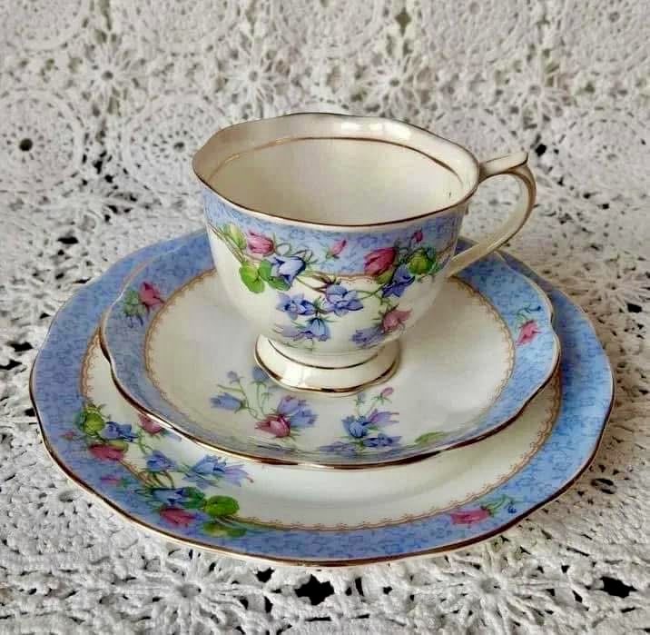**Przedwojenna Antyk Royal Albert Harebell Anglia Porcelana Filiżanka