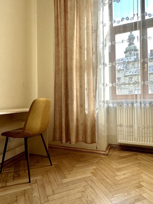 Подобово Львів .Власник.  2-кім квартира в центрі з балконом.