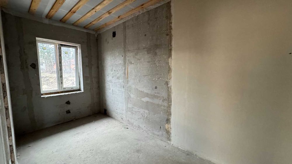 Великий будинок з терасою, ділянкою. єОселя, постанова, сертифікат