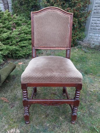 Stare drewniane tapicerowane krzesła