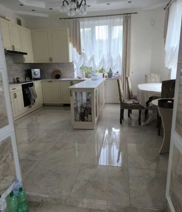 Оренда. Будинок. вул. Холодна. Гарний Ремонт. Великий Паркінг.