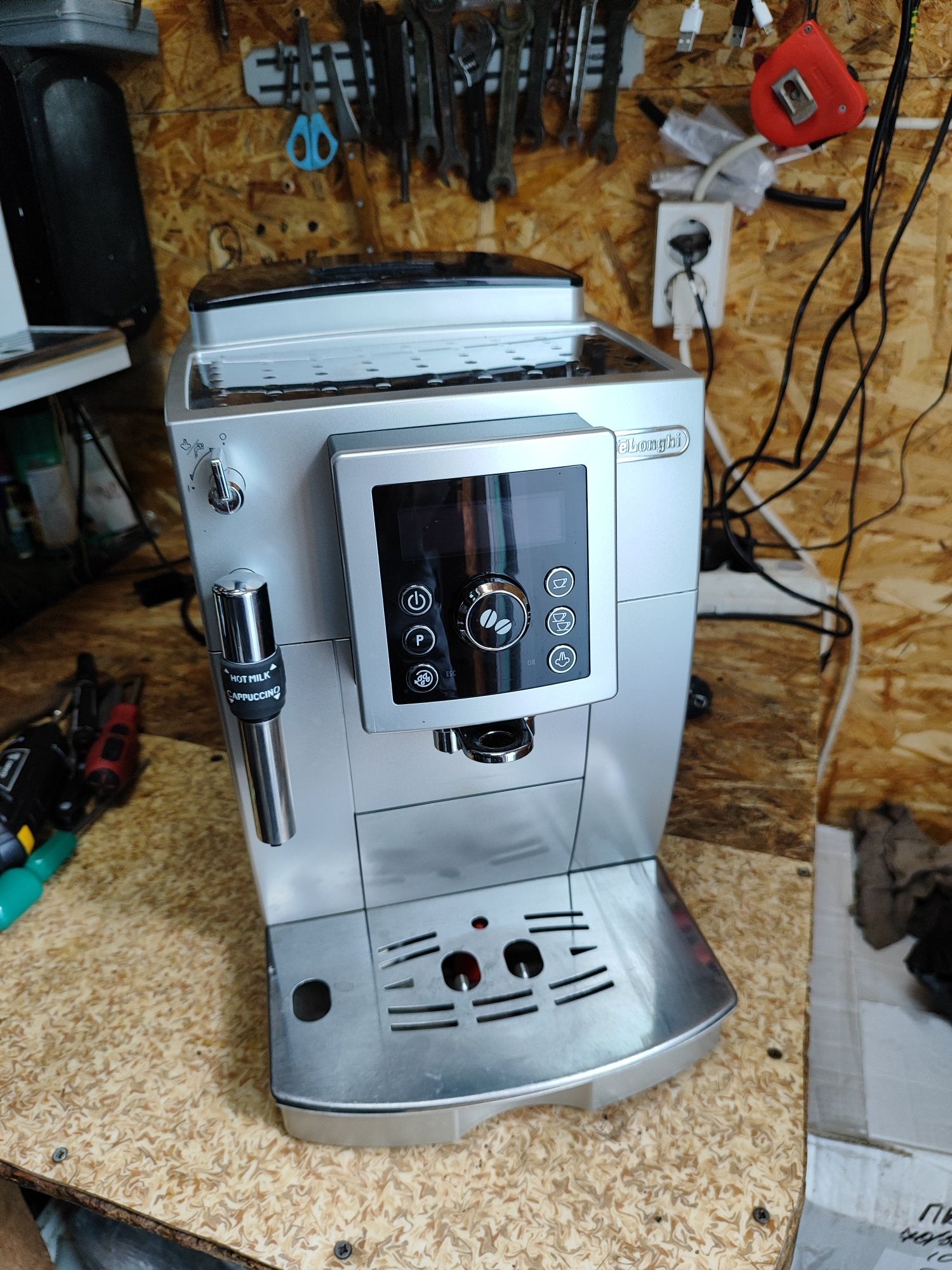 Кофемашина, кавоварка Saeco, Delonghi, Philips