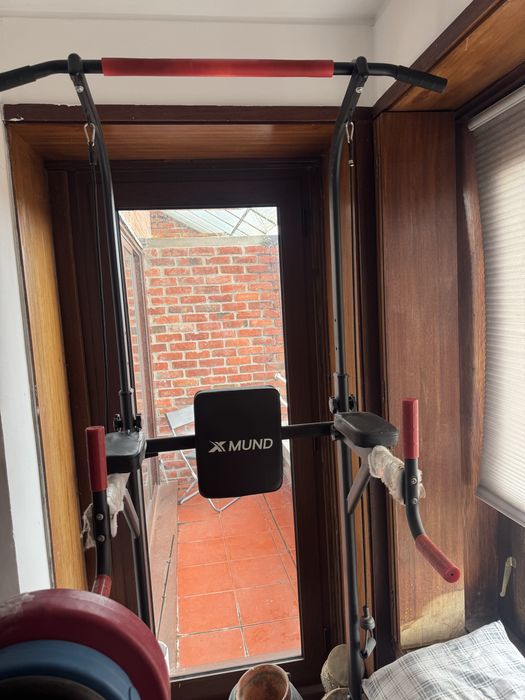 Musculação halteres supino cadeira romana barra