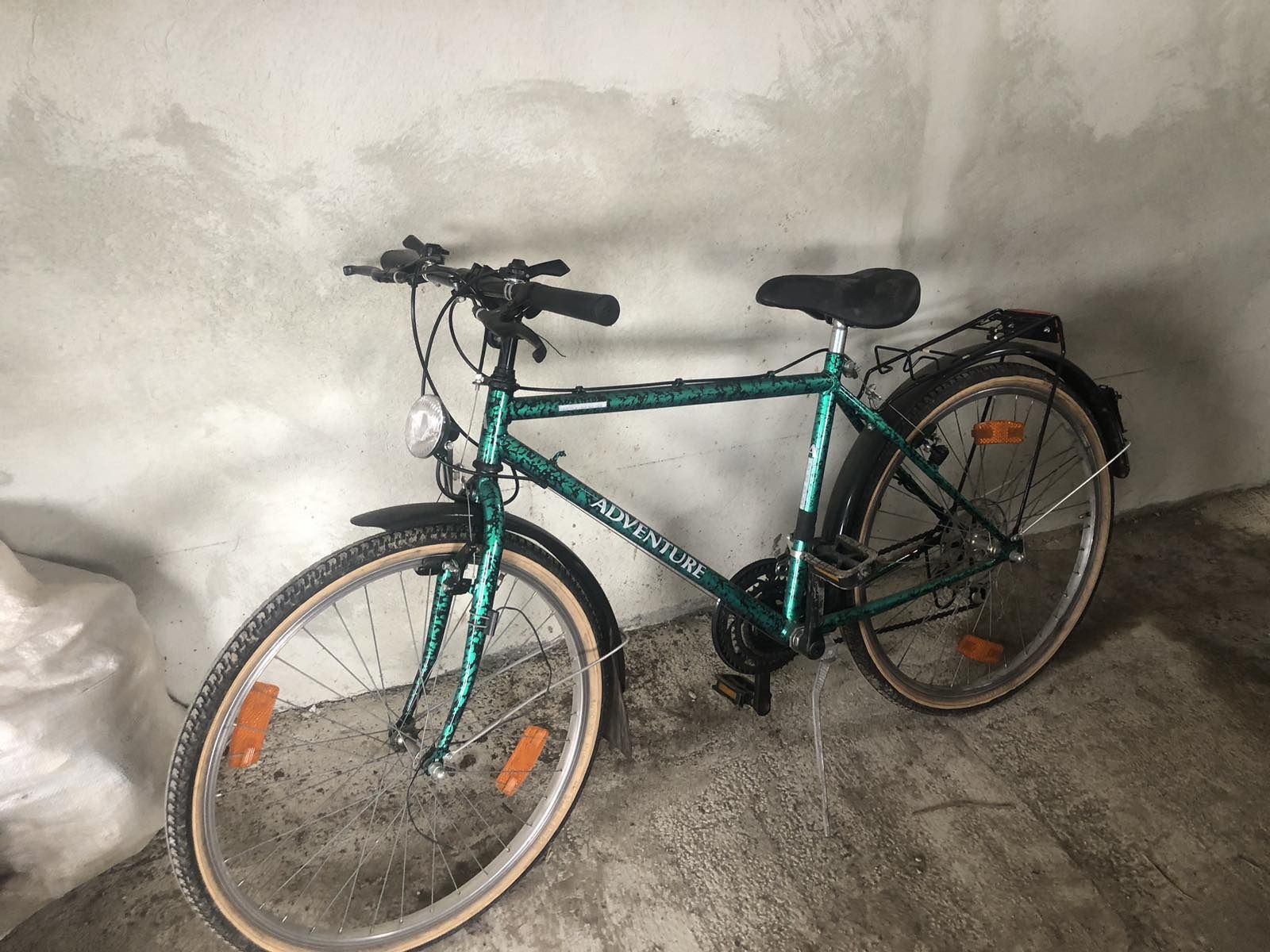 Велосипеди (зеленого, синього кольору)