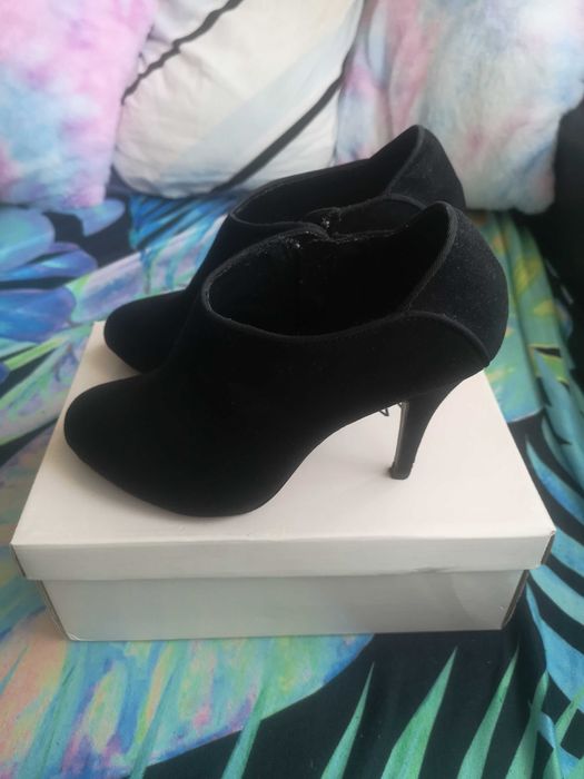 Czarne Botki Pull&Bear zamszowe szpilka 36